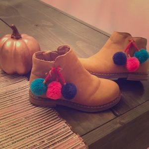 Tucker and Tate gently used size 25 booties